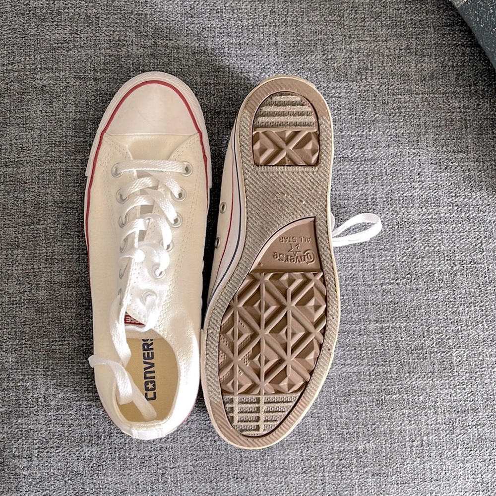 Converse women’s size 8